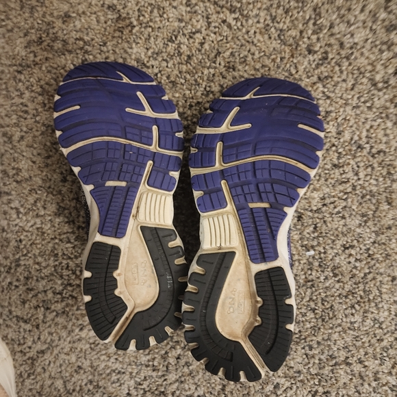 Brooks Adrenaline 19 - Picture 8 of 10